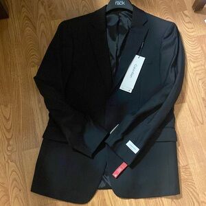 Men’s Calvin Klein slim fit black sport coat. Never been worn 
Size 40 regular
